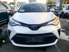 2021 Toyota C-HR 2.0L Luxury, белый — фото 2