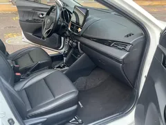 2021 Toyota Yaris L Zhixuan 1.5L CVT Luxury, белый — фото 8