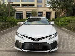 2023 Toyota Camry 2.0G Luxury, белый — фото 2