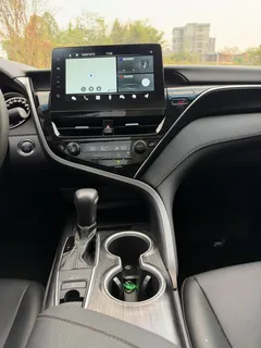 2023 Toyota Camry 2.0G Luxury, белый — фото 11
