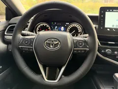 2023 Toyota Camry 2.0G Luxury, белый — фото 13