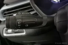 2022 Geely Emgrand 4th Gen 1.5L MT Elite — фото 23