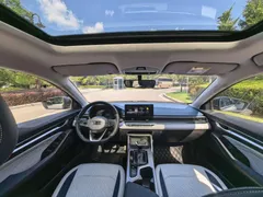 2022 Geely Emgrand 4th Gen 1.5L CVT Flagship — фото 9