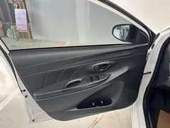 2022 Toyota Yaris L Zhixuan 1.5L CVT Leading Plus, белый — фото 18