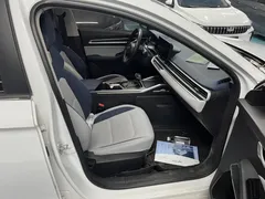 2022 Geely Emgrand 4th Gen 1.5L CVT Flagship, белый — фото 13