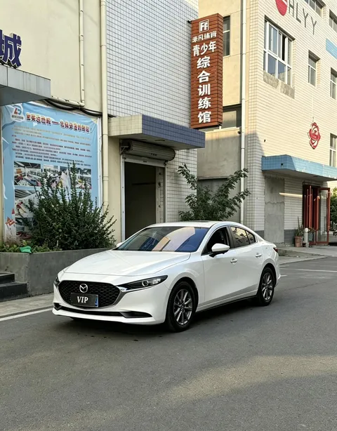 2022 Mazda Mazda3 2.0L AT