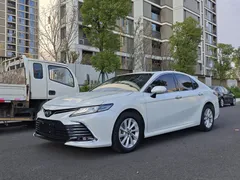 2021 Toyota Camry 2.0G Luxury, белый — фото 1