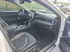 2021 Toyota Camry 2.0G Luxury, белый — фото 9