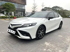 2021 Toyota Camry 2.5S Fashion, белый — фото 1