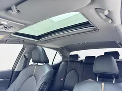 2022 Toyota Camry 2.0G Luxury, белый — фото 13