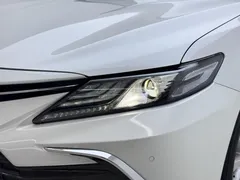 2022 Toyota Camry 2.0G Luxury, белый — фото 18
