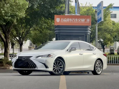 2022 Lexus ES 200 Excellence