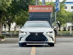 2022 Lexus ES 200 Excellence, белый — фото 2