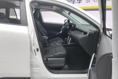2023 Toyota Frontlander 2.0L CVT Leading, белый — фото 6