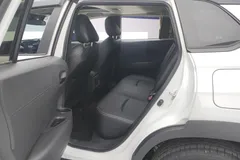 2023 Toyota Frontlander 2.0L CVT Leading, белый — фото 13