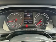 2021 Volkswagen Polo Plus 1.5L AT Colorful Tech, белый — фото 9