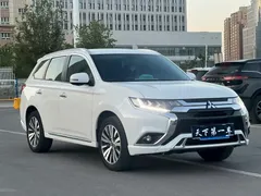 2021 Mitsubishi Outlander 2.4L 4WD 7-seat, белый — фото 3