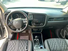 2021 Mitsubishi Outlander 2.4L 4WD 7-seat, белый — фото 6
