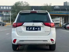 2021 Mitsubishi Outlander 2.4L 4WD 7-seat, белый — фото 8