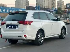 2021 Mitsubishi Outlander 2.4L 4WD 7-seat, белый — фото 9