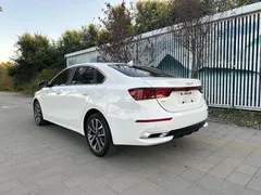 2021 Kia Cerato 1.5L CVT Fashion, белый — фото 9