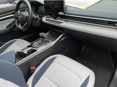 2022 Geely Emgrand 4th Gen 1.5L CVT Premium, белый — фото 8
