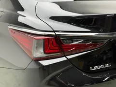 2021 Lexus ES 200 Excellence, чёрный — фото 20