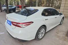 2021 Toyota Camry 2.0G Luxury, белый — фото 9