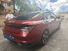 2022 Hyundai Elantra 1.5L CVT LUX Premium, красный — фото 5