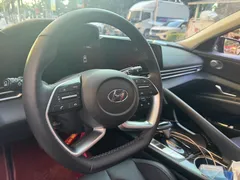 2022 Hyundai Elantra 1.5L CVT LUX Premium, красный — фото 10