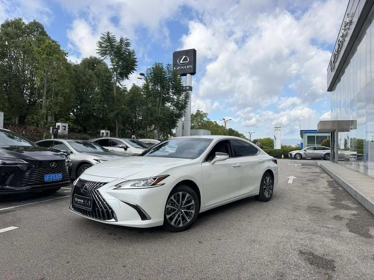 2022 Lexus ES 200 Excellence