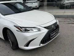 2022 Lexus ES 200 Excellence, белый — фото 3