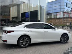 2022 Lexus ES 200 Excellence, белый — фото 5