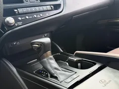 2022 Lexus ES 200 Excellence, белый — фото 13