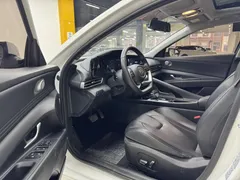 2022 Hyundai Elantra 1.5L CVT LUX Premium, белый — фото 7