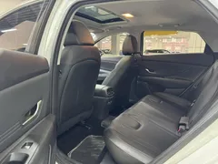 2022 Hyundai Elantra 1.5L CVT LUX Premium, белый — фото 8
