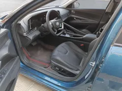 2021 Hyundai Elantra 1.5L CVT LUX Premium, синий — фото 3