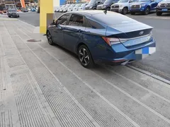 2021 Hyundai Elantra 1.5L CVT LUX Premium, синий — фото 6