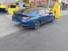 2021 Hyundai Elantra 1.5L CVT LUX Premium, синий — фото 7