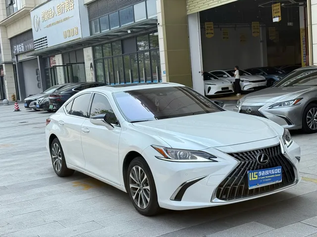 2022 Lexus ES 200 Excellence