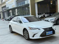 2022 Lexus ES 200 Excellence, белый — фото 3