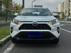 2022 Toyota RAV4 2.0L CVT 2WD Fashion, белый — фото 2