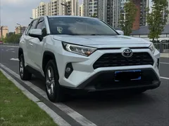 2022 Toyota RAV4 2.0L CVT 2WD Fashion, белый — фото 3