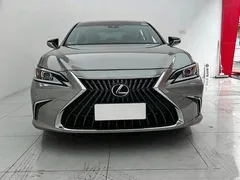 2022 Lexus ES 200 Luxury — фото 2