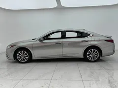 2022 Lexus ES 200 Luxury — фото 8