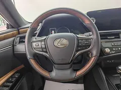 2022 Lexus ES 200 Luxury — фото 14
