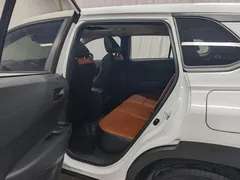 2023 Toyota Frontlander 2.0L CVT Leading, белый — фото 13