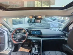 2021 Hyundai Elantra 1.5L CVT LUX Premium, белый — фото 5