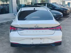 2021 Hyundai Elantra 1.5L CVT LUX Premium, белый — фото 7