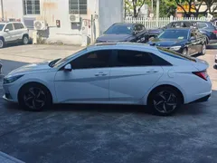 2021 Hyundai Elantra 1.5L CVT LUX Premium, белый — фото 9